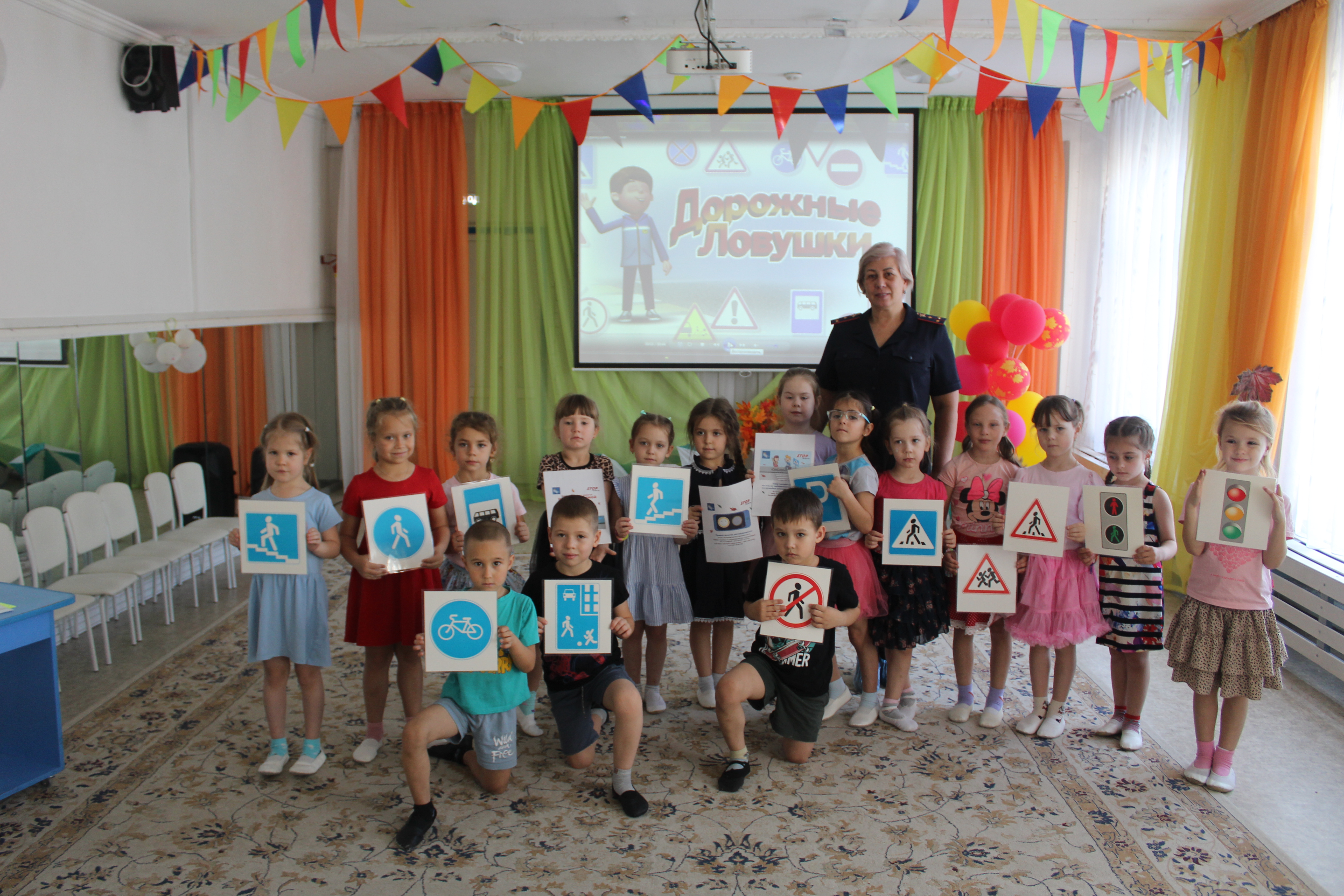 Госавтоинспекция по г. Новоалтайску проводят занятия по безопасности в детских садах # Засветись .